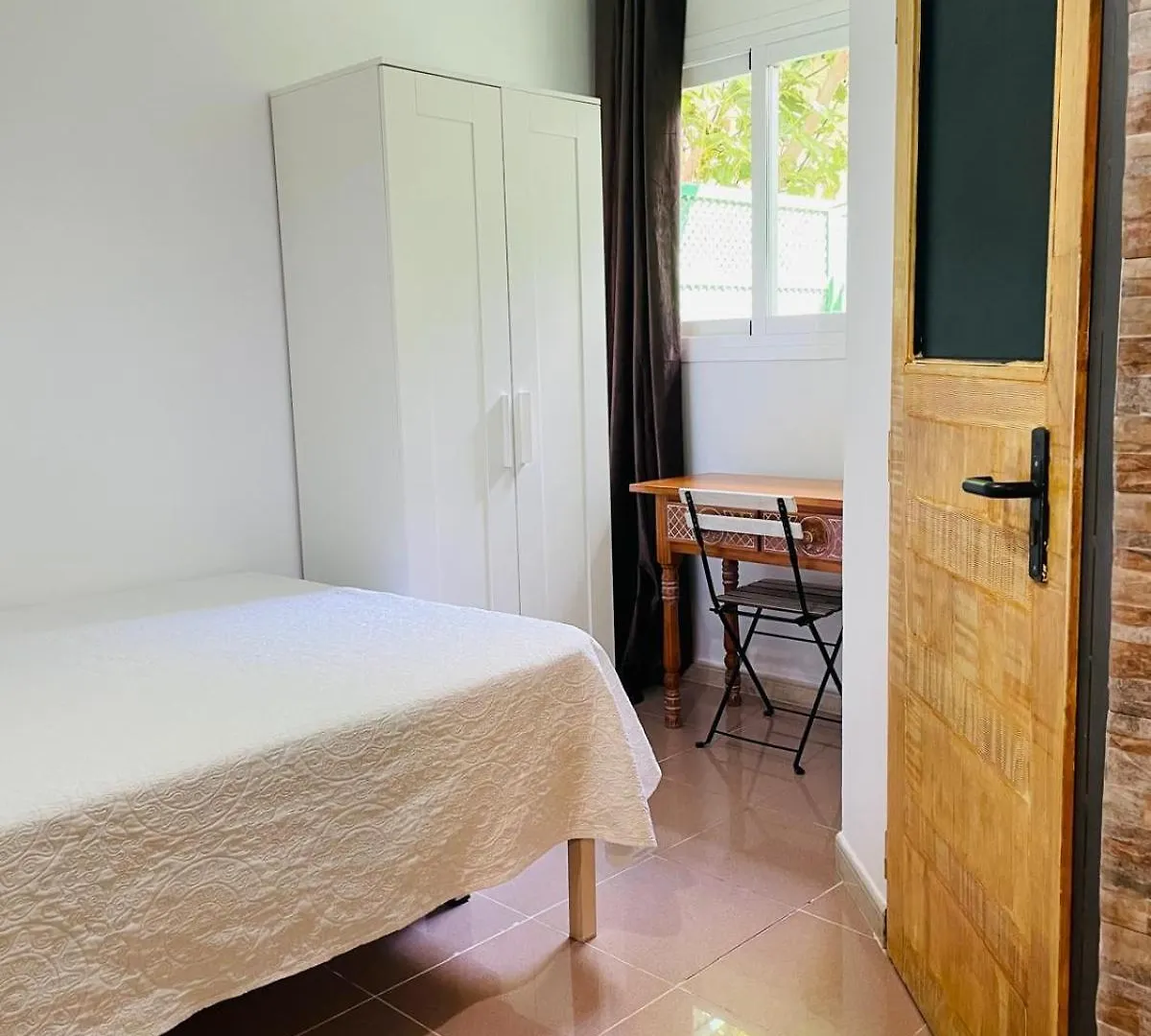 Joy Beach B&B 토레몰리노스 0*,  스페인
